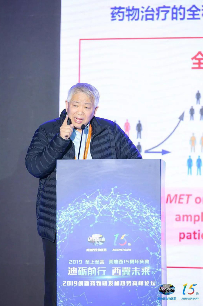 中国工程院院士、中国科学院大学药学院院长丁健