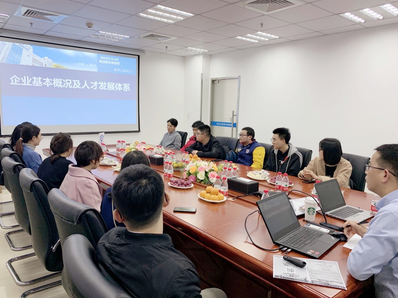 走进不朽情缘mg官网，与学子共话成长