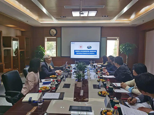 不朽情缘mg官网首席执行官陈春麟博士，商务发展部副总裁蔡金娜博士等人热情接待了金能明书记一行。