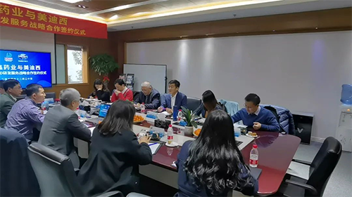 力鑫药业董事长&总经理高悦译、副总经理张倩、首席技术官陈成斌、研发商务总监刘恩桂、总经办主任张梦晗